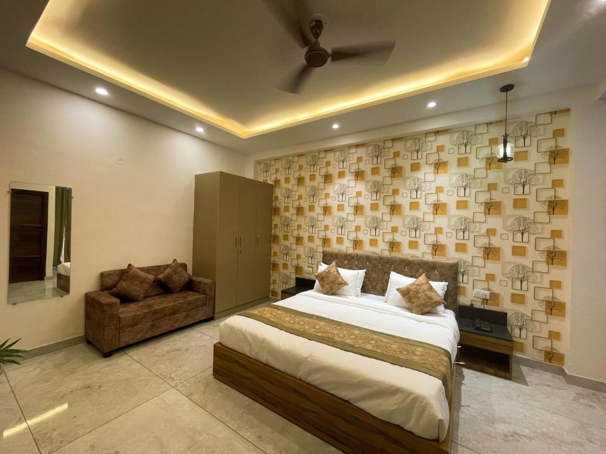 גורגאון The Empire Suites 1Rk Near Max & Fortis Hospital מראה חיצוני תמונה