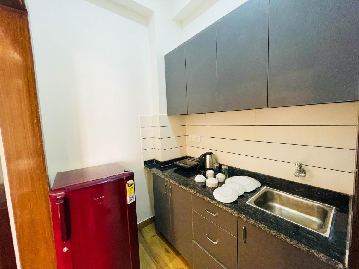 גורגאון The Empire Suites 1Rk Near Max & Fortis Hospital מראה חיצוני תמונה