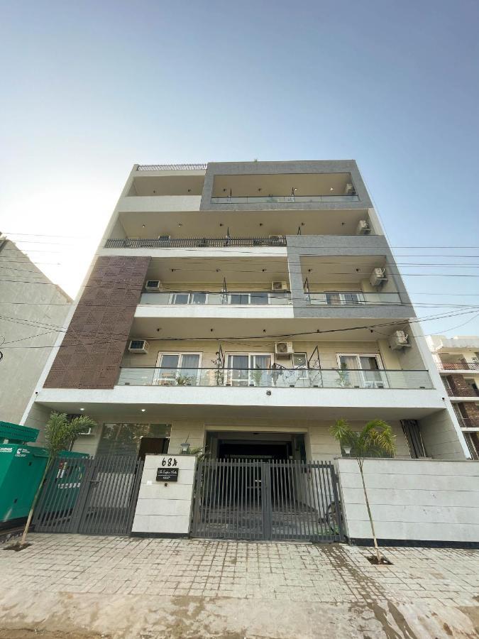 גורגאון The Empire Suites 1Rk Near Max & Fortis Hospital מראה חיצוני תמונה