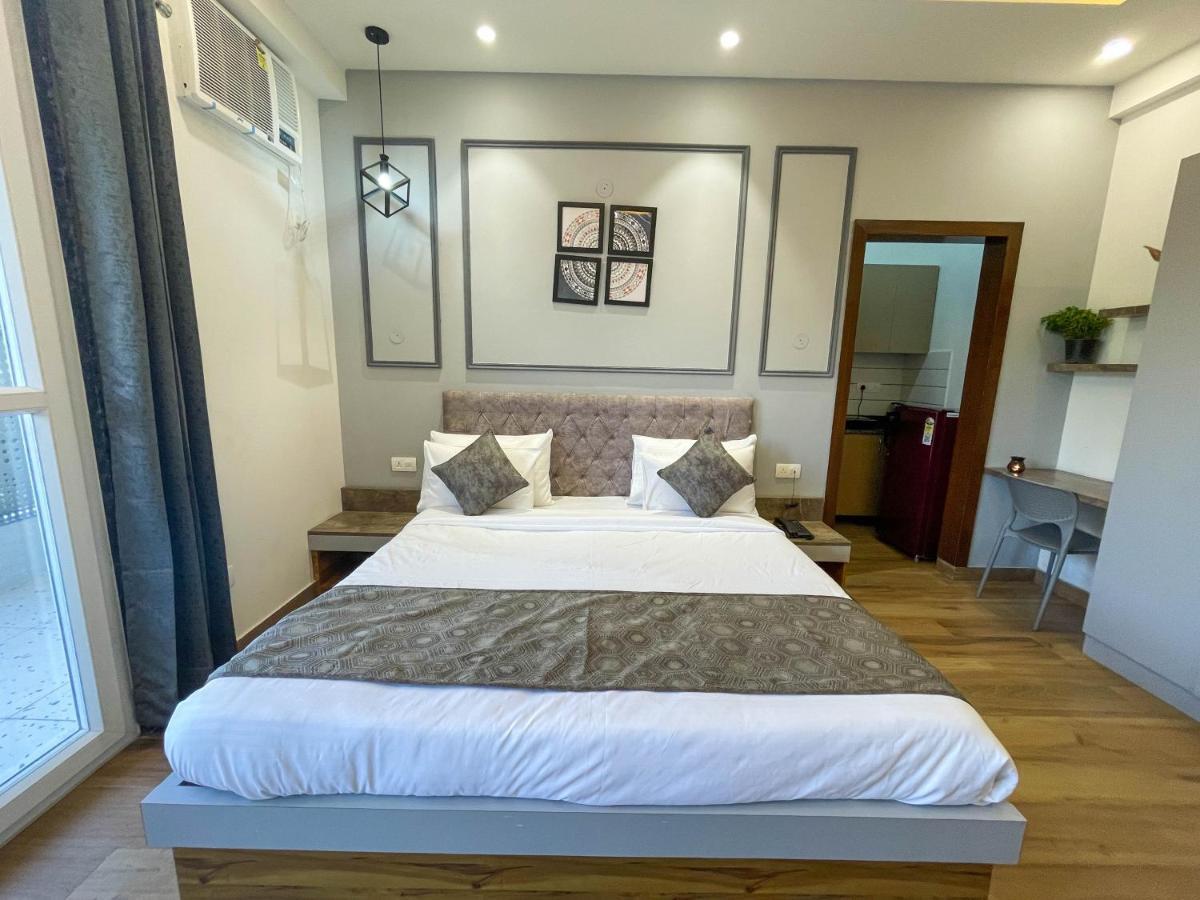 גורגאון The Empire Suites 1Rk Near Max & Fortis Hospital מראה חיצוני תמונה