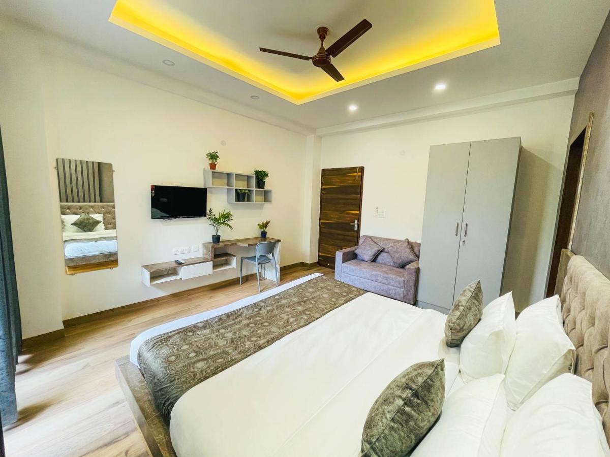 גורגאון The Empire Suites 1Rk Near Max & Fortis Hospital מראה חיצוני תמונה