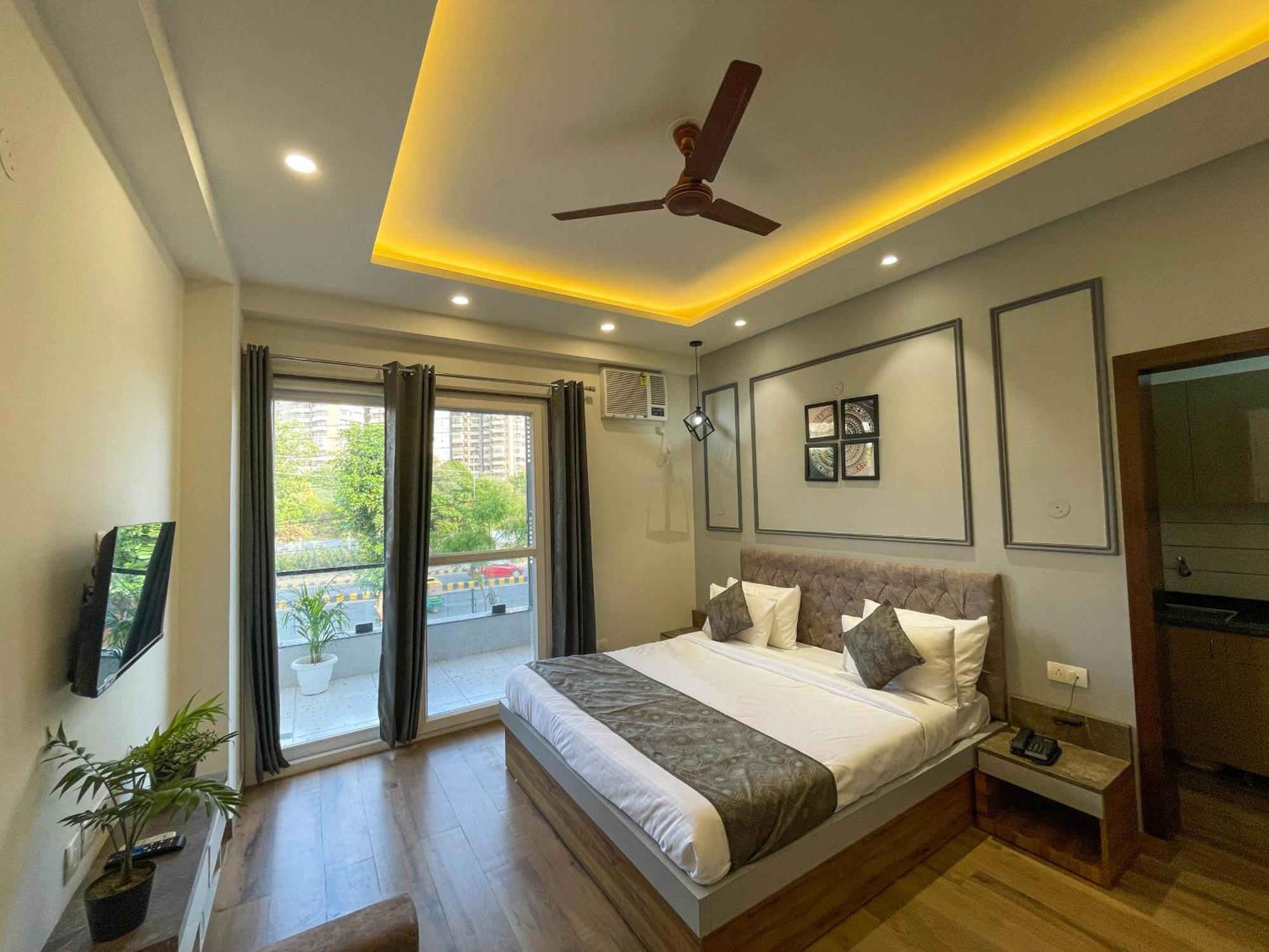 גורגאון The Empire Suites 1Rk Near Max & Fortis Hospital מראה חיצוני תמונה