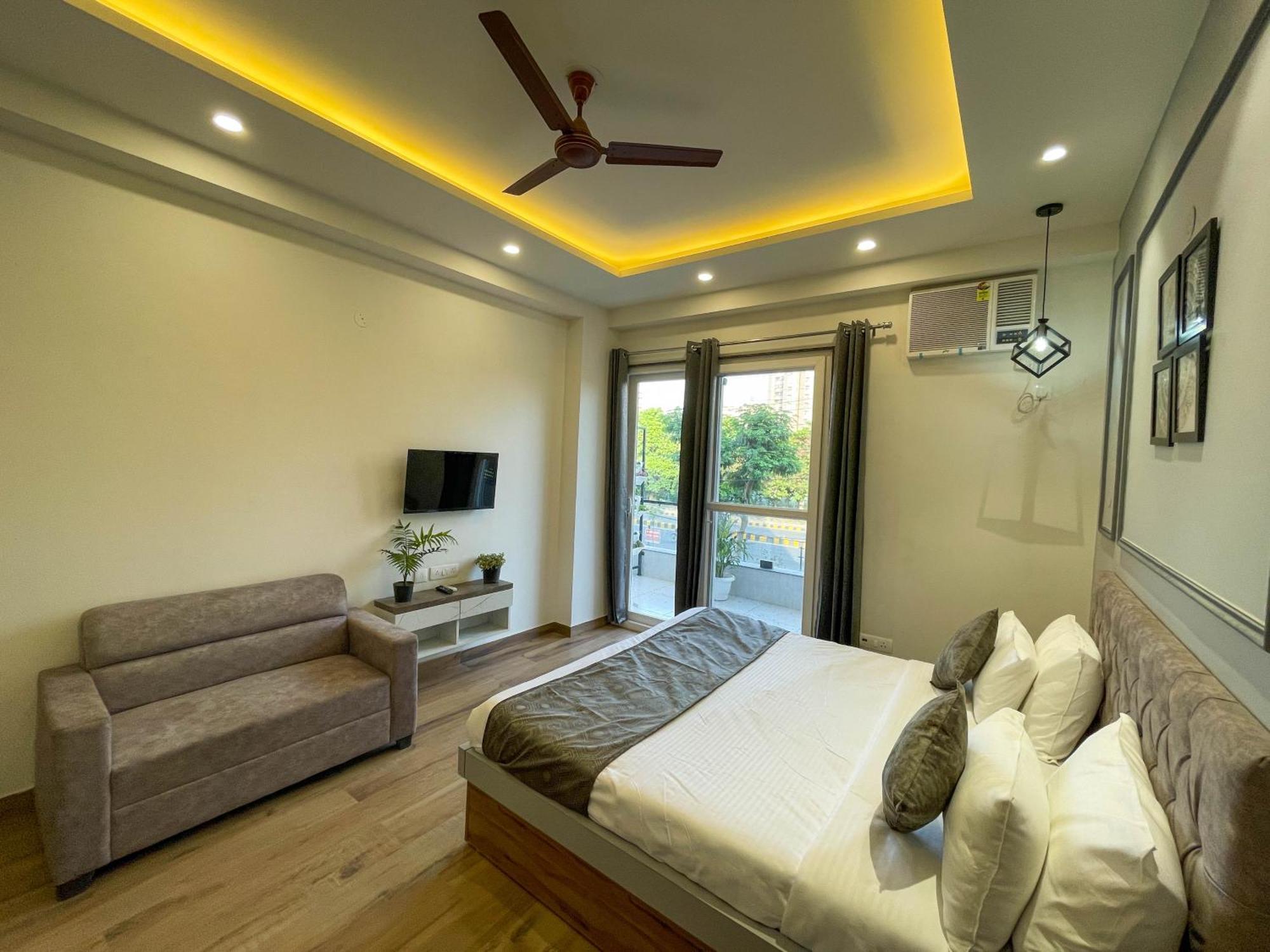 גורגאון The Empire Suites 1Rk Near Max & Fortis Hospital מראה חיצוני תמונה