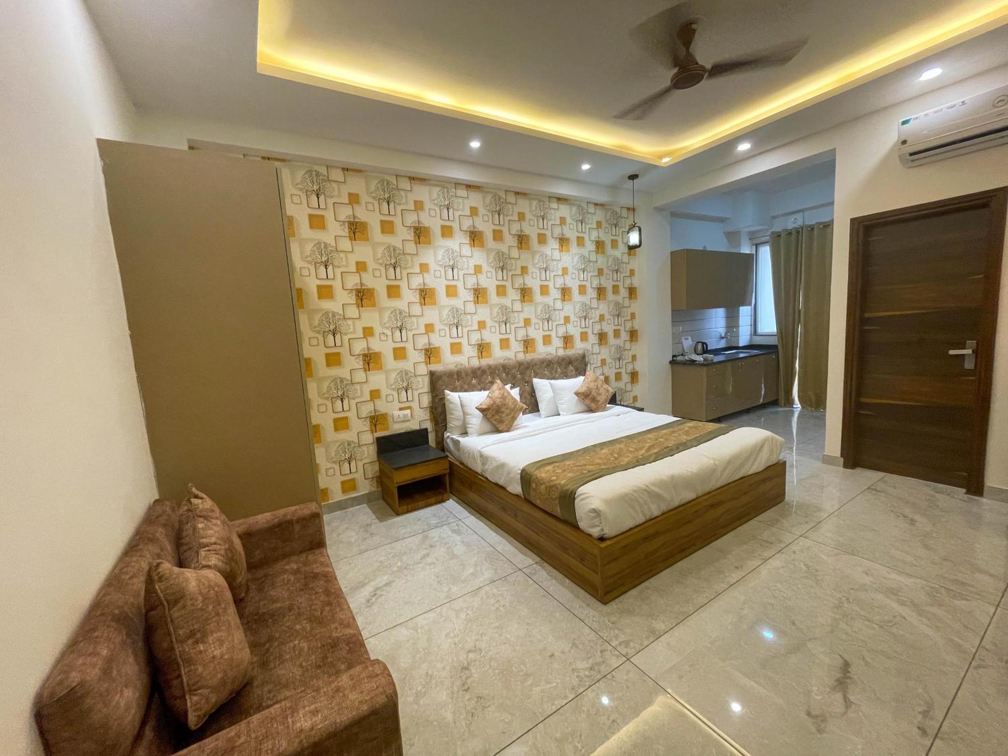 גורגאון The Empire Suites 1Rk Near Max & Fortis Hospital מראה חיצוני תמונה